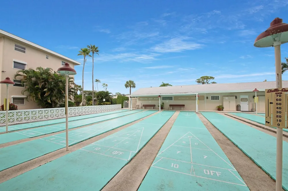 2581 Garden Drive #206 Lake Worth, FL 33461