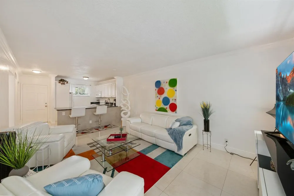2581 Garden Drive #206 Lake Worth, FL 33461