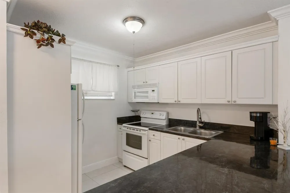 2581 Garden Drive #206 Lake Worth, FL 33461