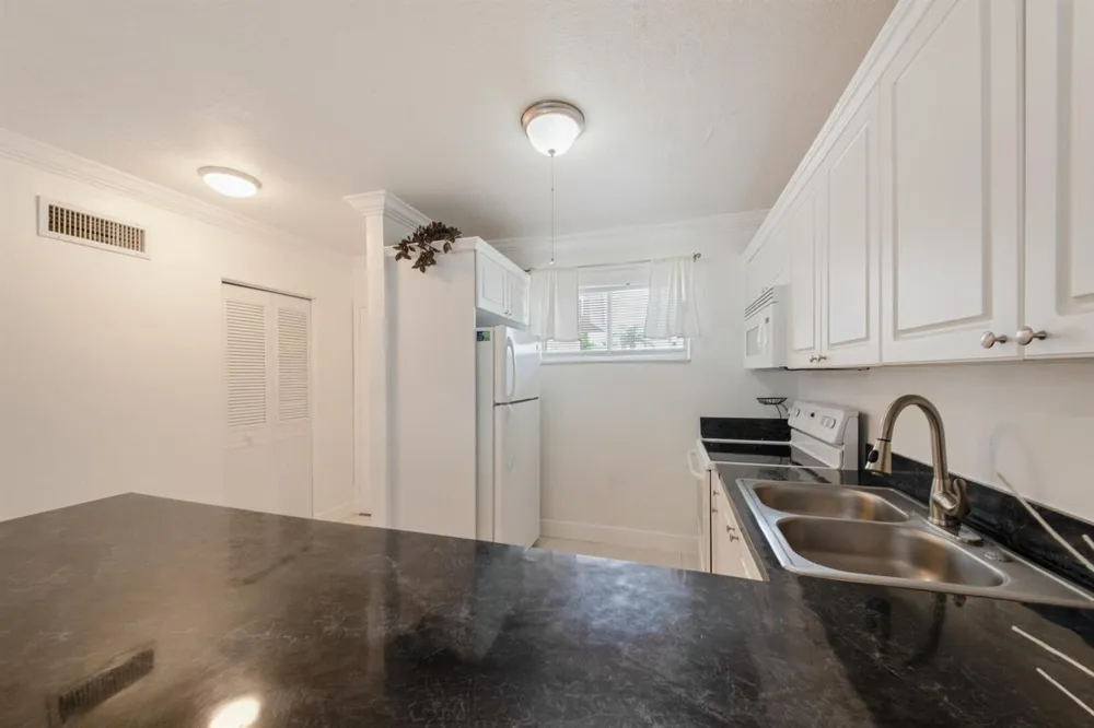 2581 Garden Drive #206 Lake Worth, FL 33461