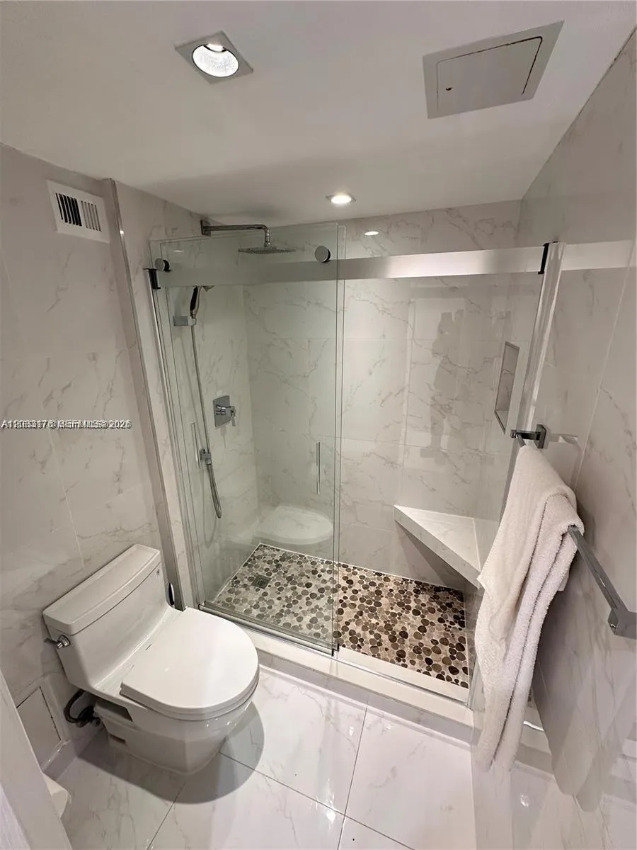 2301 Collins Ave #611 Miami Beach, FL 33139
