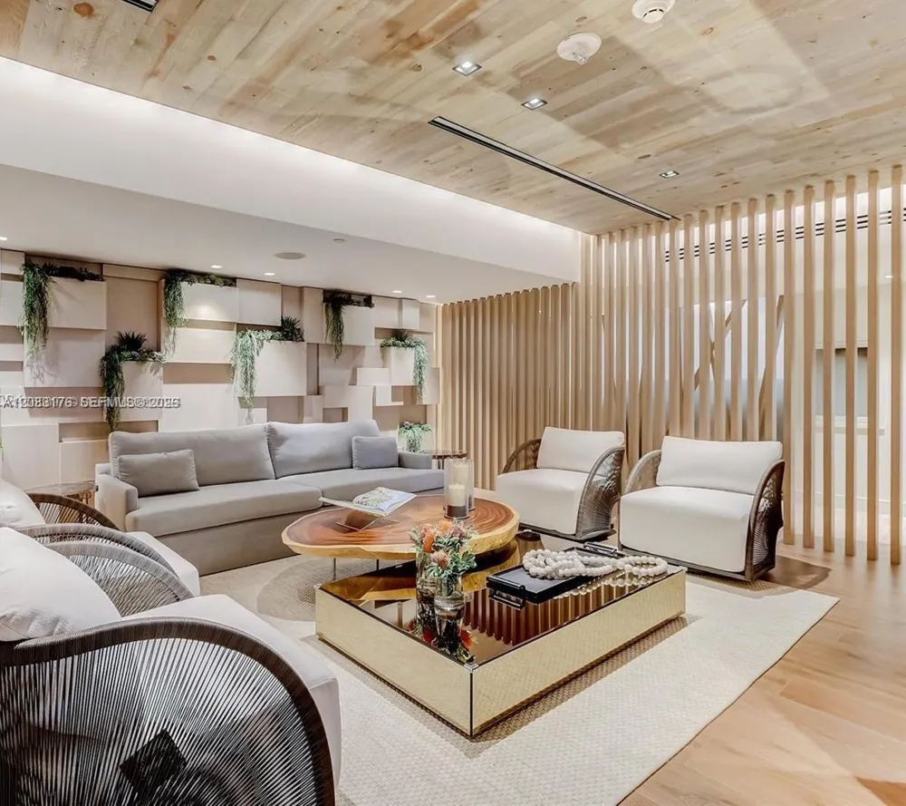 2301 Collins Ave #611 Miami Beach, FL 33139