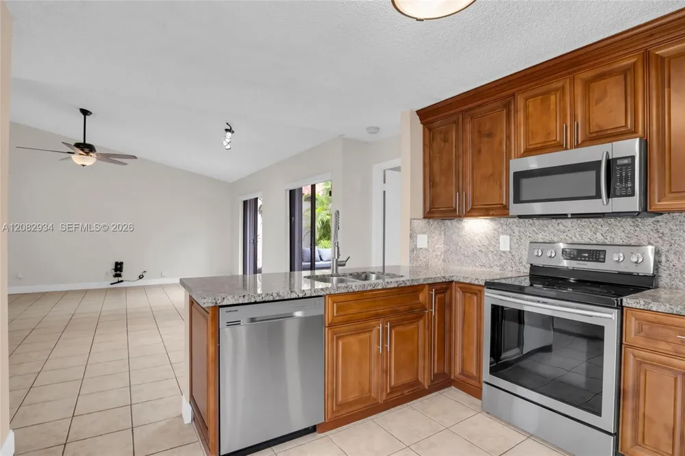 17624 NW 63rd Ct Hialeah, FL 33015