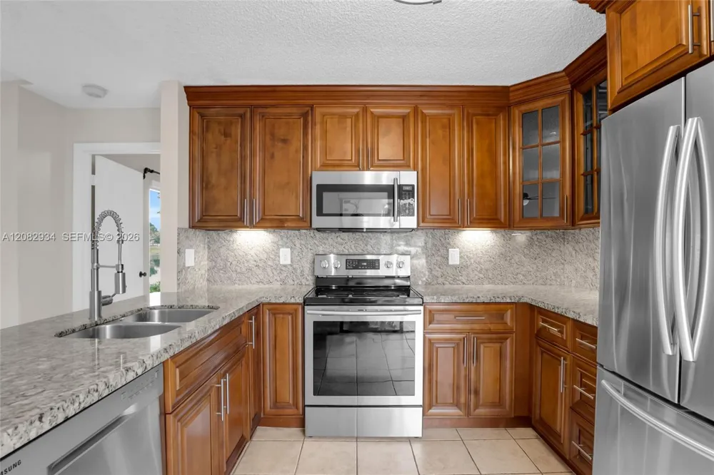 17624 NW 63rd Ct Hialeah, FL 33015