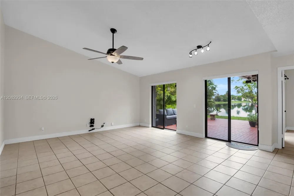 17624 NW 63rd Ct Hialeah, FL 33015