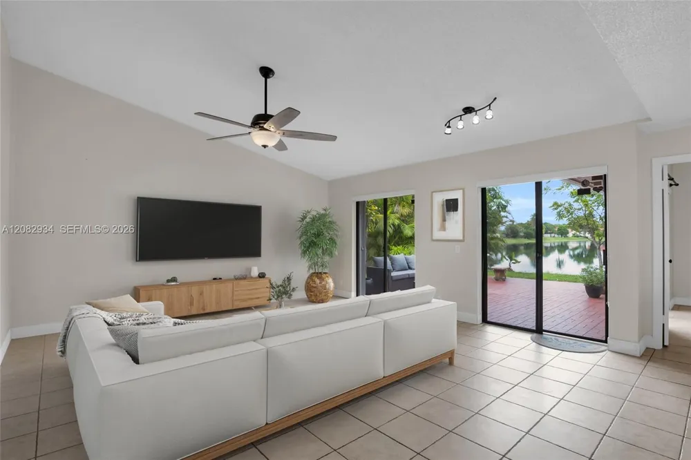17624 NW 63rd Ct Hialeah, FL 33015