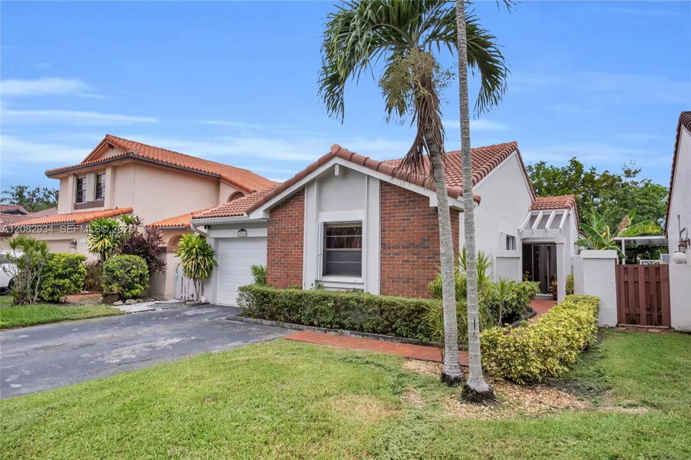 17624 NW 63rd Ct Hialeah, FL 33015