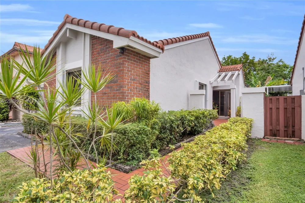 17624 NW 63rd Ct Hialeah, FL 33015