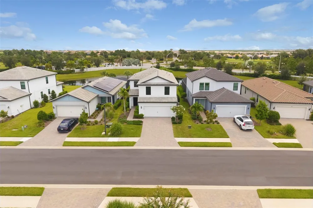 5765 SILVERSIDE PINE COURT Bradenton, FL 34211