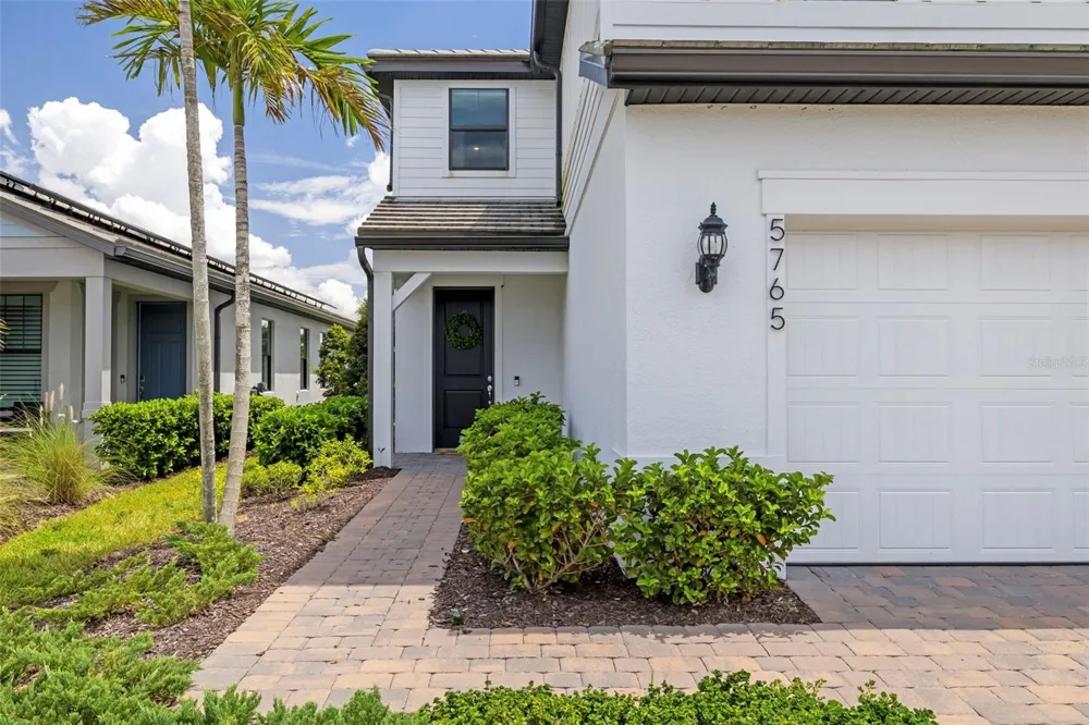 5765 SILVERSIDE PINE COURT Bradenton, FL 34211