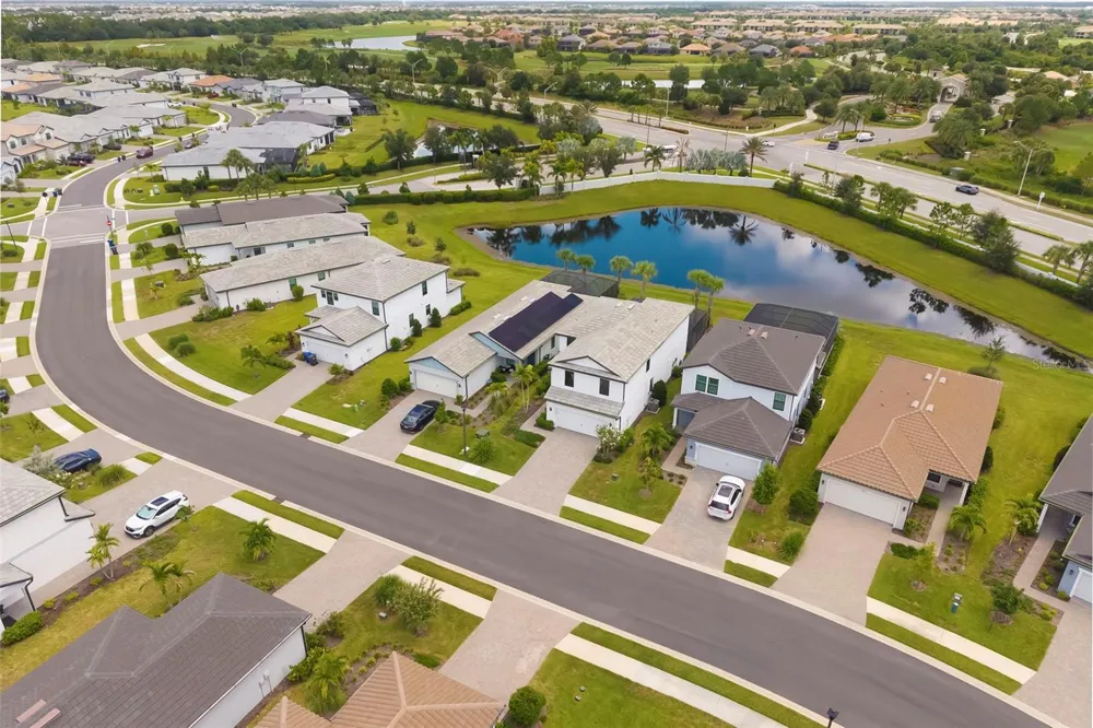 5765 SILVERSIDE PINE COURT Bradenton, FL 34211