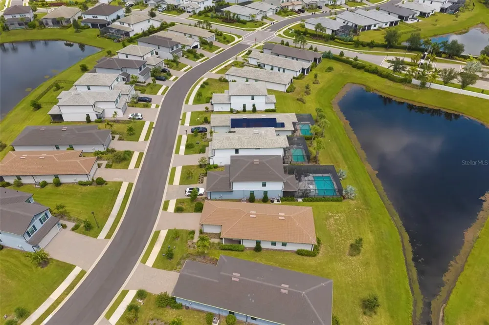 5765 SILVERSIDE PINE COURT Bradenton, FL 34211