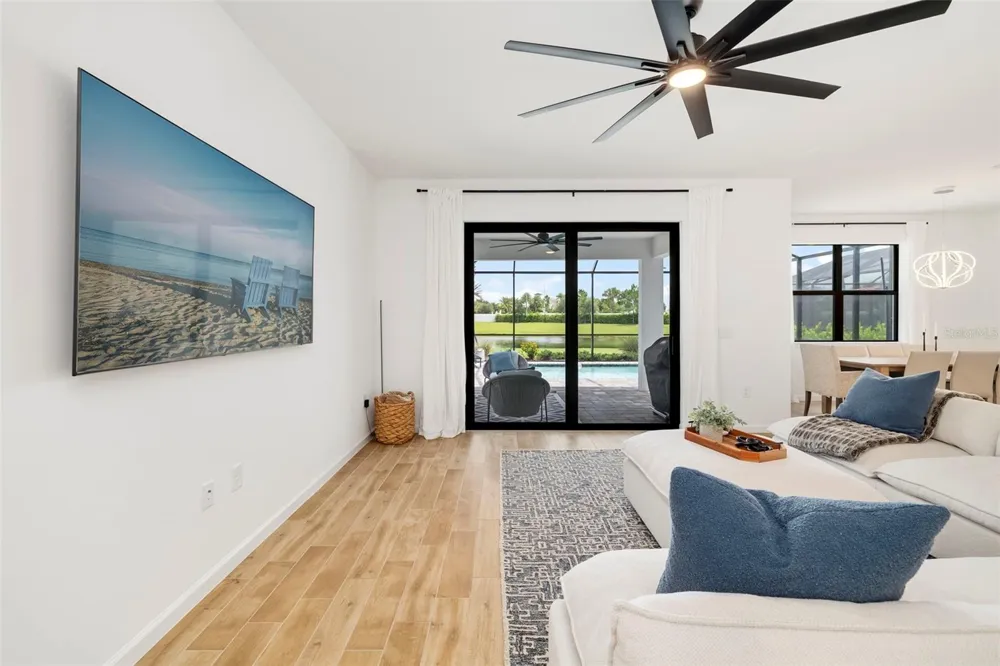 5765 SILVERSIDE PINE COURT Bradenton, FL 34211