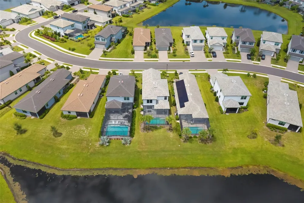 5765 SILVERSIDE PINE COURT Bradenton, FL 34211