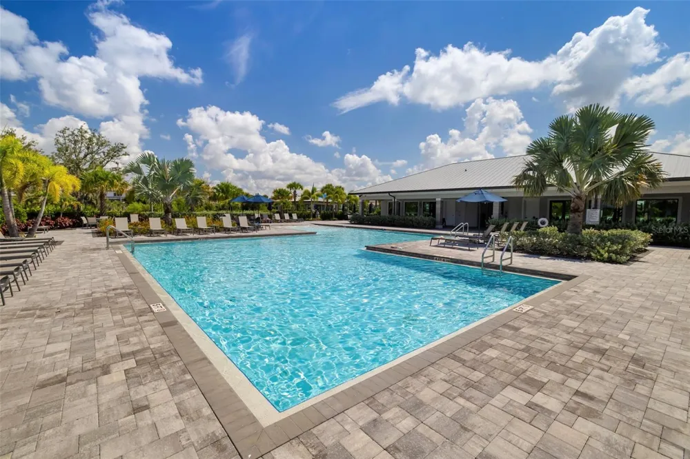 5765 SILVERSIDE PINE COURT Bradenton, FL 34211