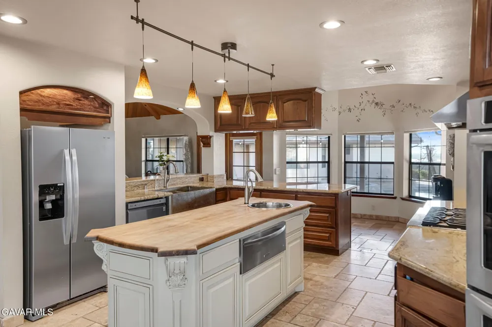 3249 Camino Hermanos Lancaster, CA 93536