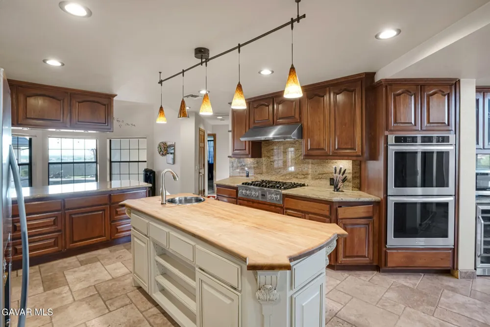 3249 Camino Hermanos Lancaster, CA 93536