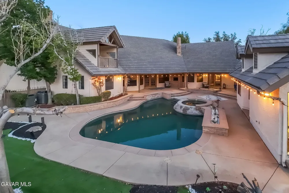 3249 Camino Hermanos Lancaster, CA 93536