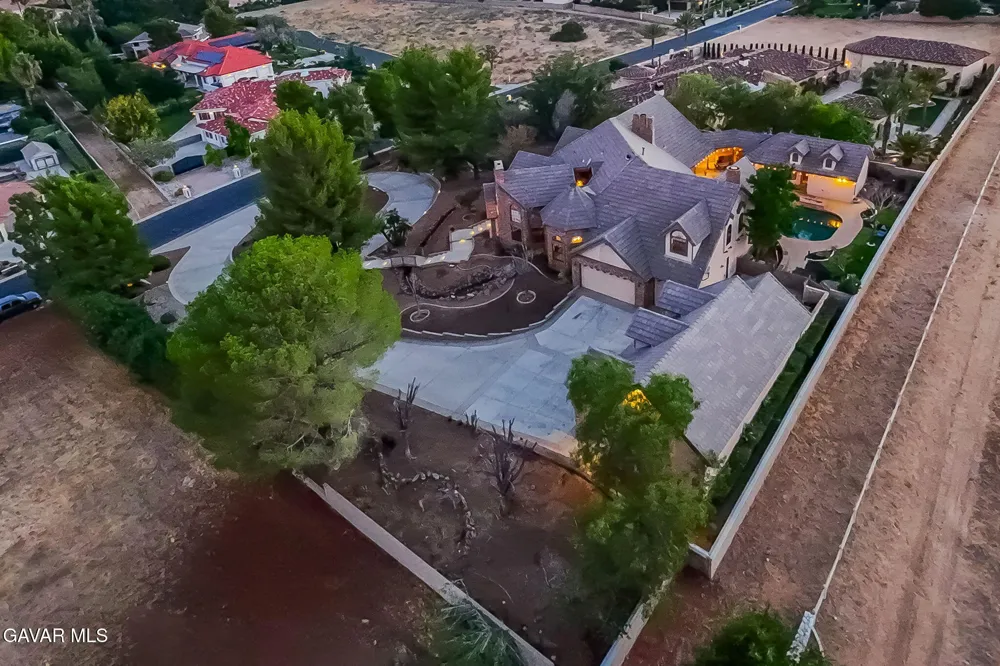 3249 Camino Hermanos Lancaster, CA 93536
