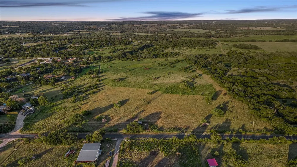 5274 County Road 200 Liberty Hill, TX 78642