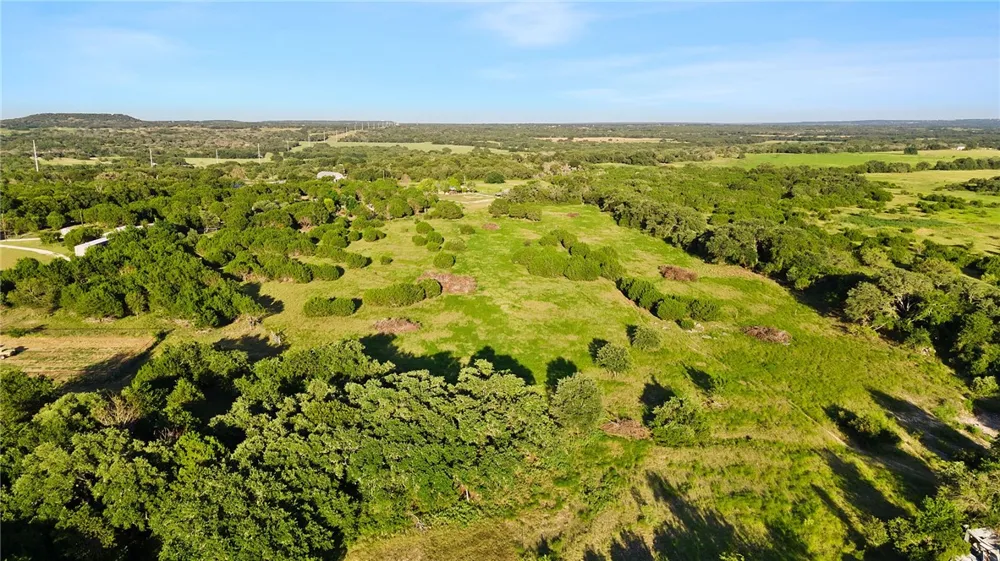 5274 County Road 200 Liberty Hill, TX 78642