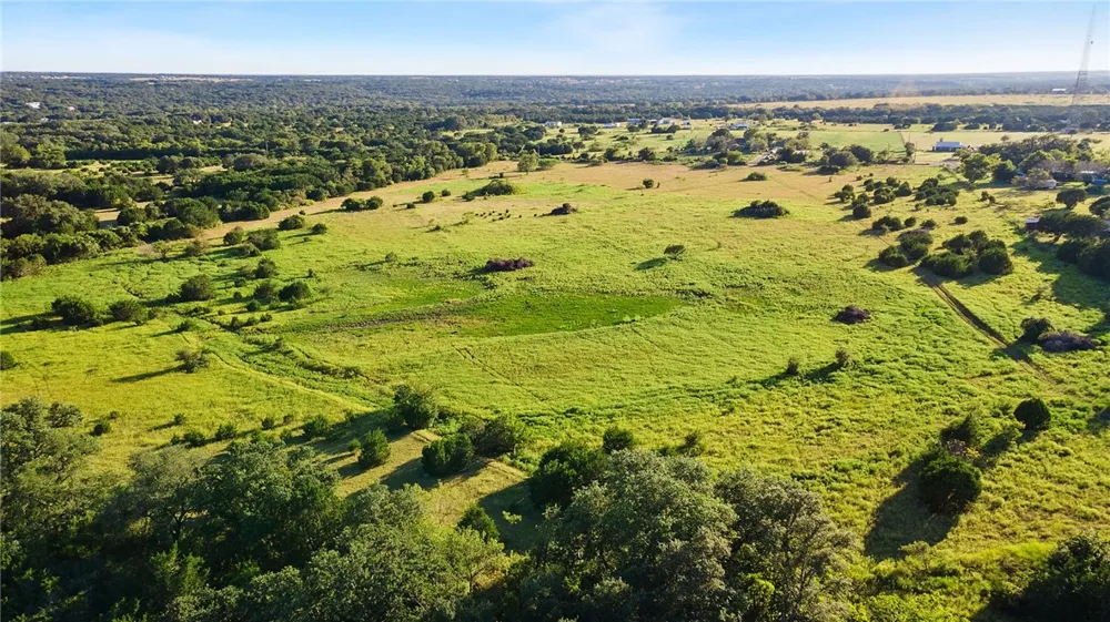 5274 County Road 200 Liberty Hill, TX 78642