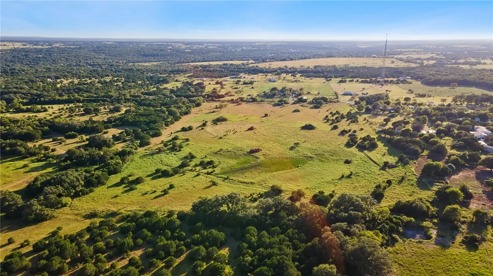 5274 County Road 200 Liberty Hill, TX 78642