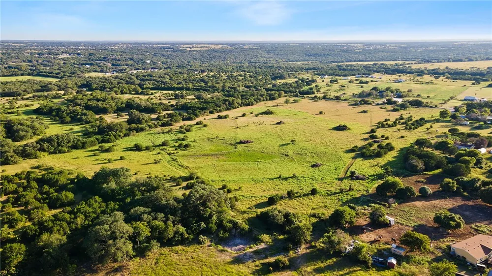 5274 County Road 200 Liberty Hill, TX 78642