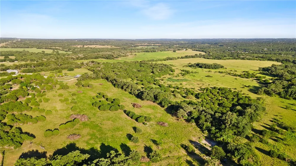 5274 County Road 200 Liberty Hill, TX 78642