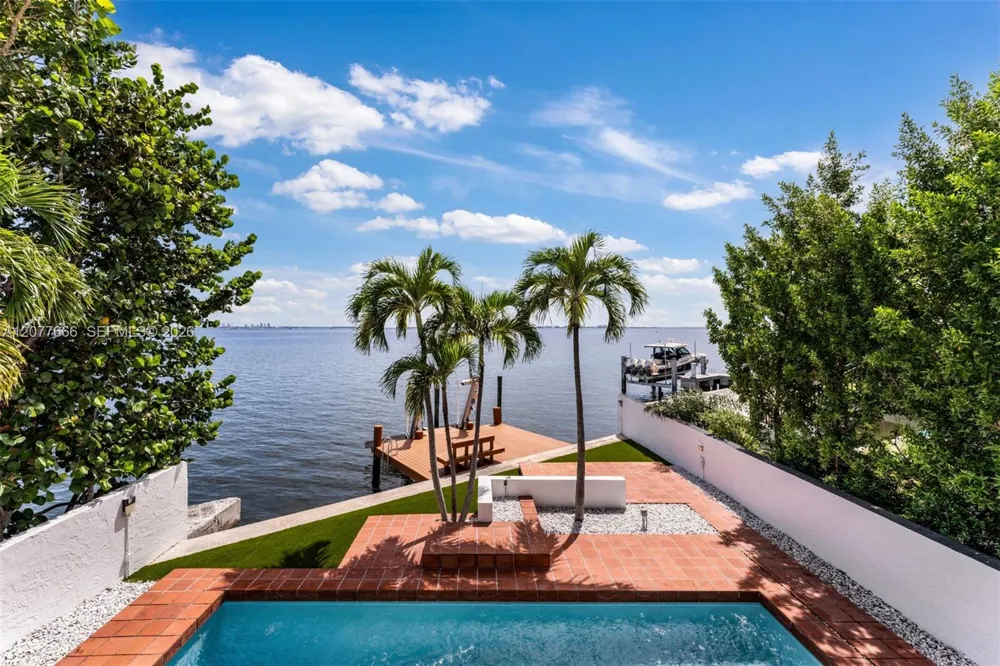 3499 Prospect Dr Miami, FL 33133