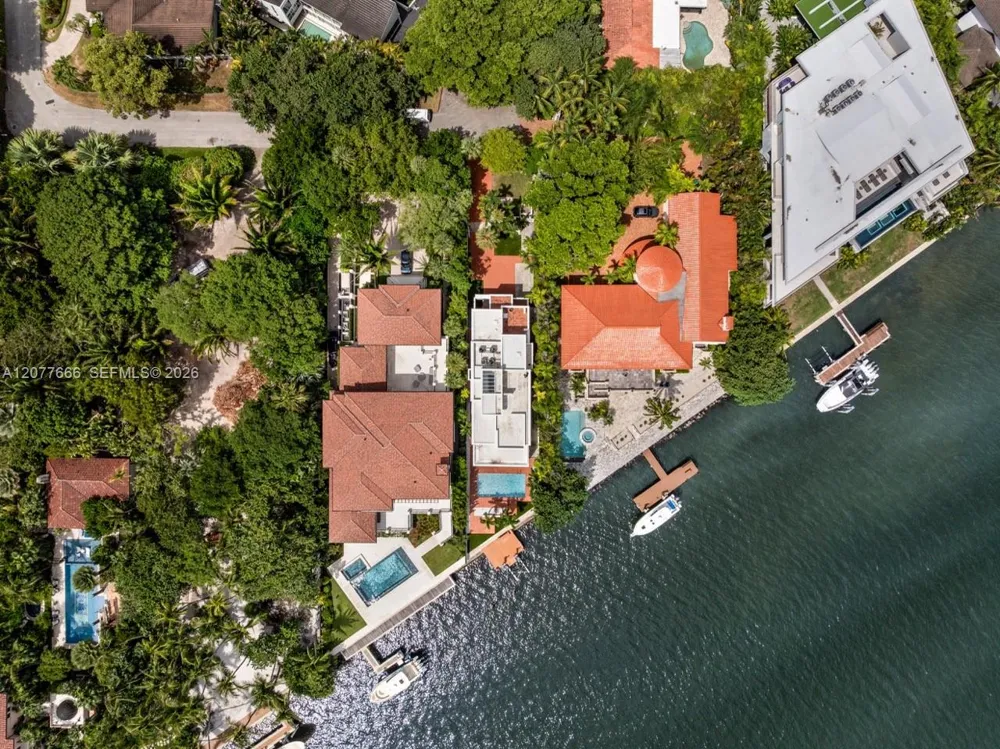 3499 Prospect Dr Miami, FL 33133