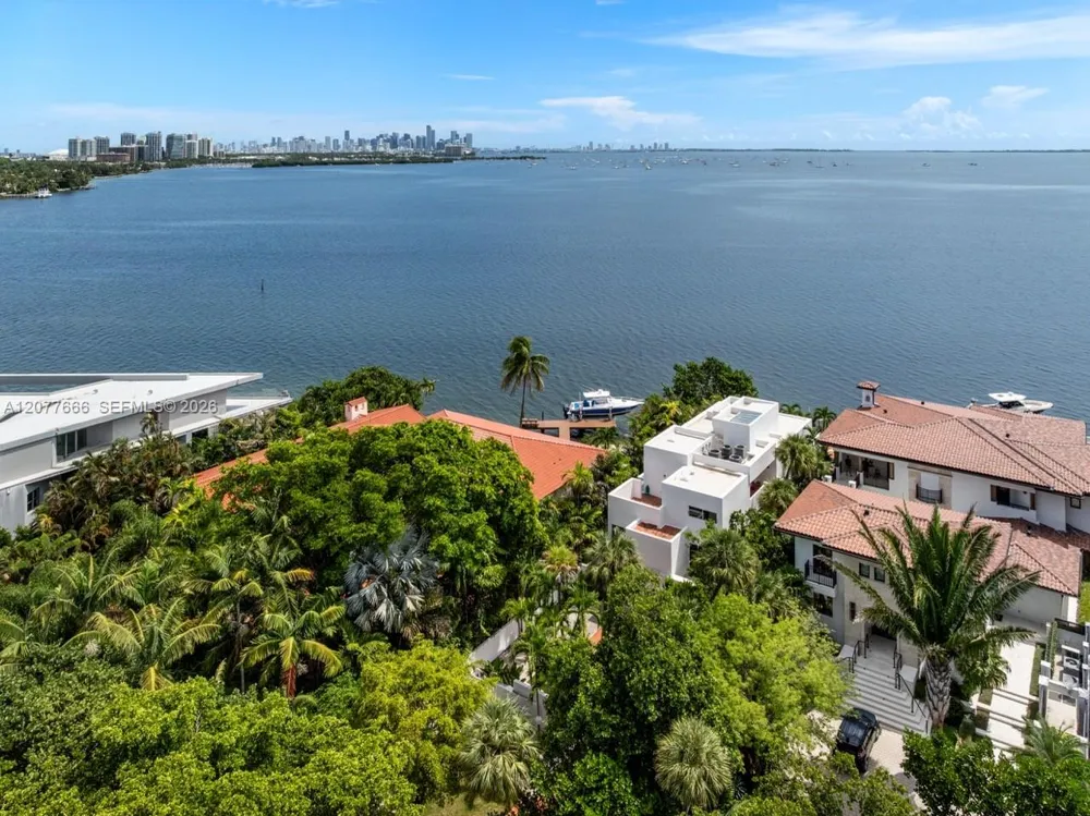 3499 Prospect Dr Miami, FL 33133
