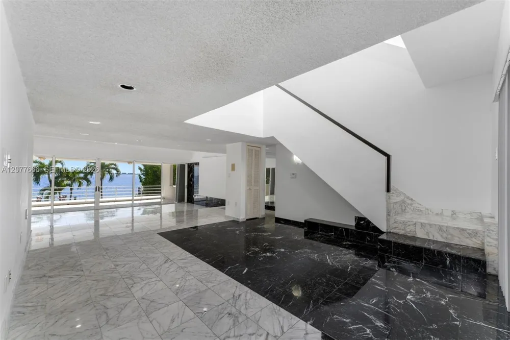 3499 Prospect Dr Miami, FL 33133