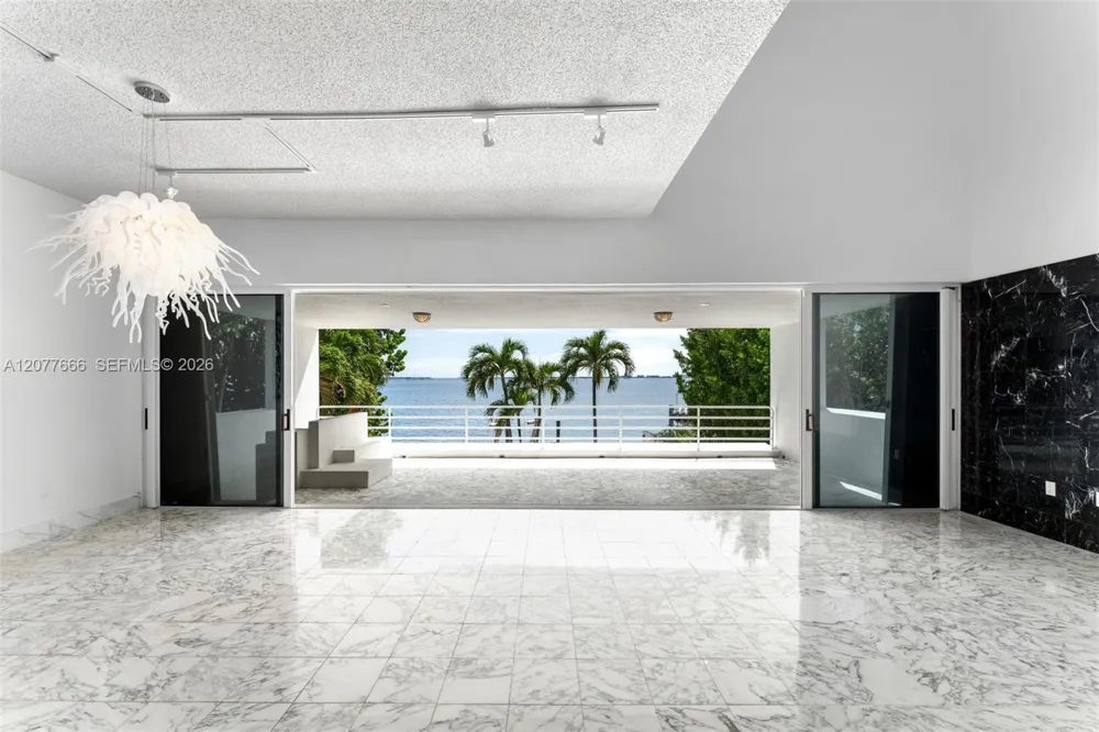3499 Prospect Dr Miami, FL 33133