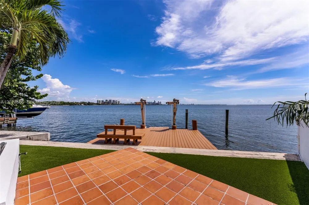 3499 Prospect Dr Miami, FL 33133