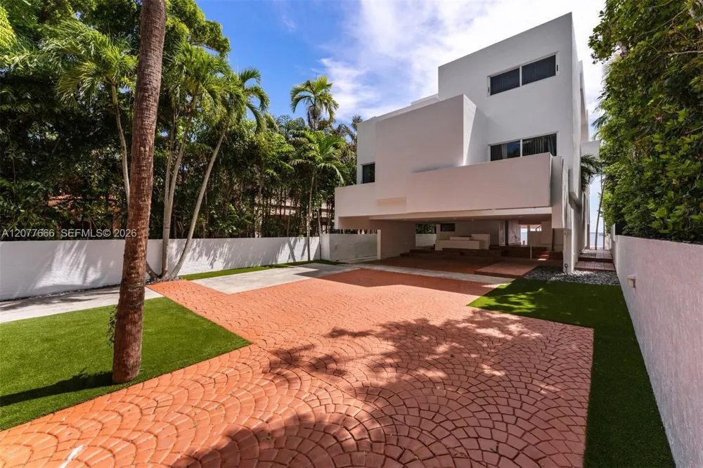3499 Prospect Dr Miami, FL 33133