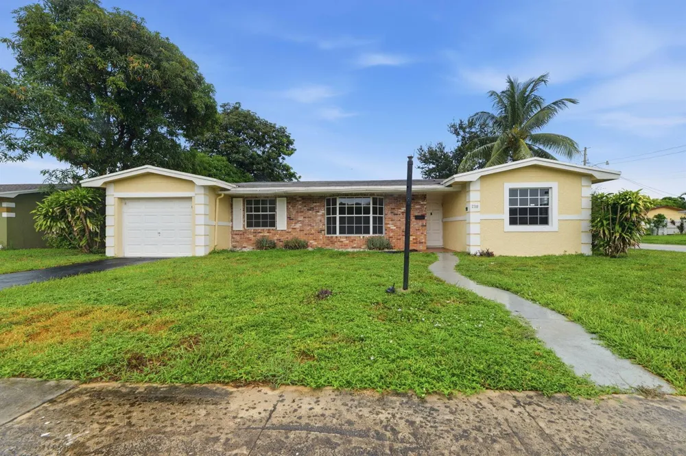 2700 NW 36th Avenue Lauderdale Lakes, FL 33311