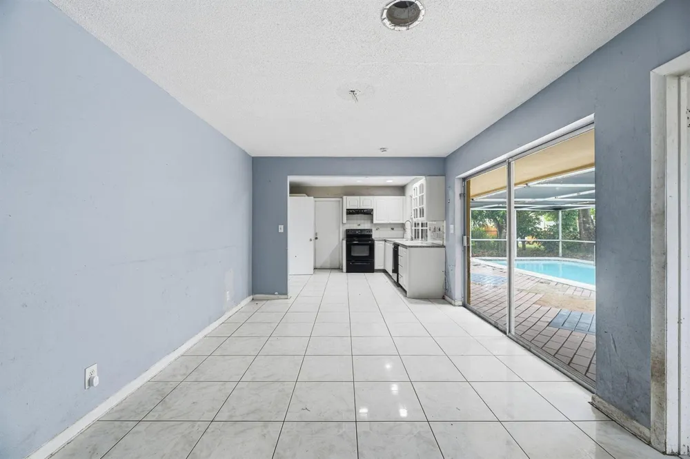 2700 NW 36th Avenue Lauderdale Lakes, FL 33311
