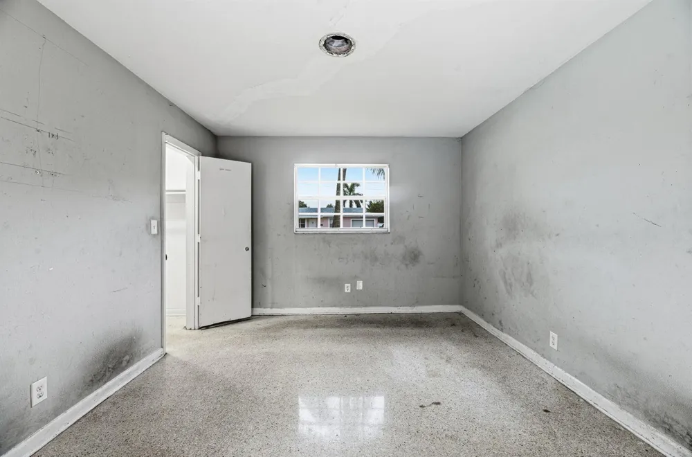 2700 NW 36th Avenue Lauderdale Lakes, FL 33311