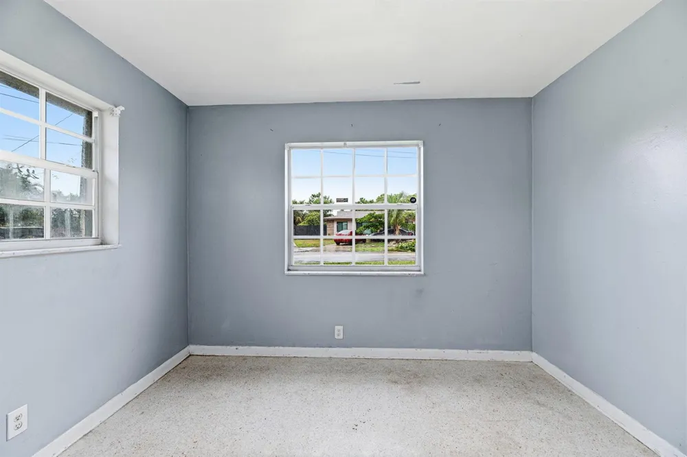 2700 NW 36th Avenue Lauderdale Lakes, FL 33311