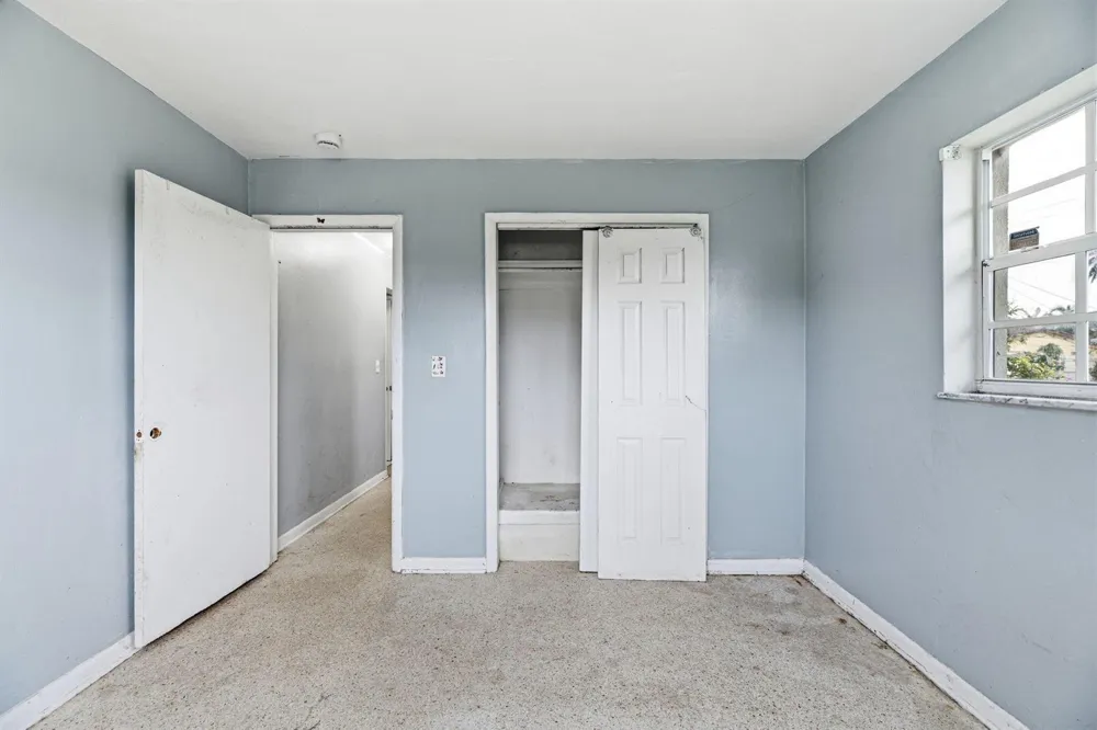 2700 NW 36th Avenue Lauderdale Lakes, FL 33311