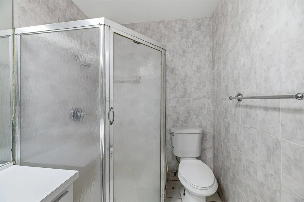 2700 NW 36th Avenue Lauderdale Lakes, FL 33311