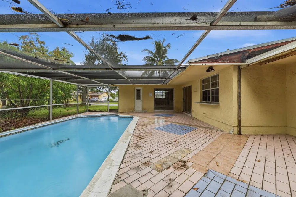 2700 NW 36th Avenue Lauderdale Lakes, FL 33311