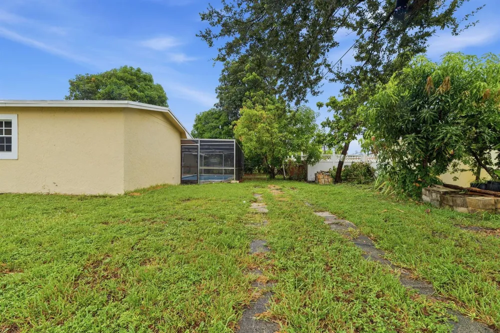 2700 NW 36th Avenue Lauderdale Lakes, FL 33311