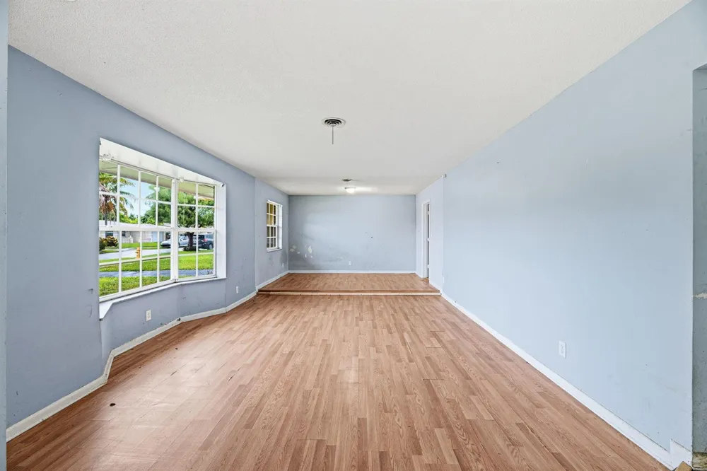 2700 NW 36th Avenue Lauderdale Lakes, FL 33311