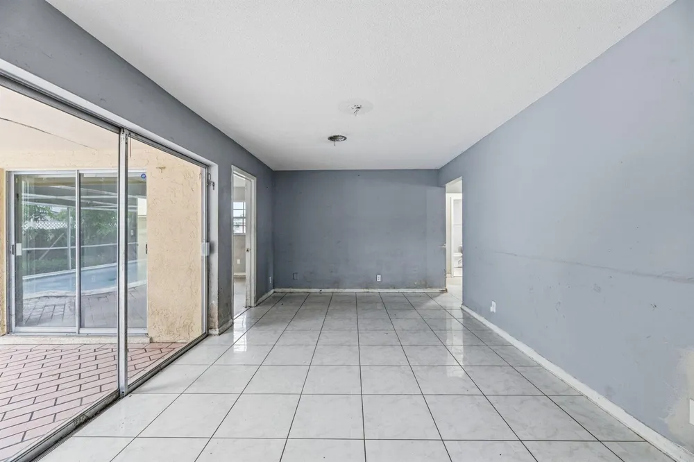 2700 NW 36th Avenue Lauderdale Lakes, FL 33311