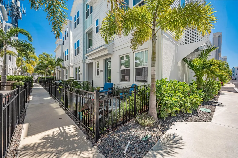 2400 EZZELL COURT Sarasota, FL 34237