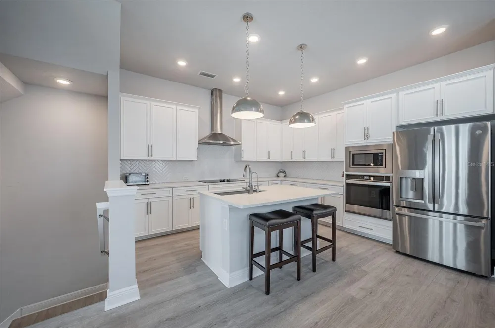 2400 EZZELL COURT Sarasota, FL 34237