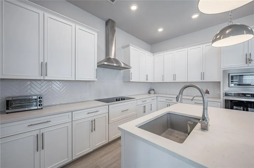 2400 EZZELL COURT Sarasota, FL 34237