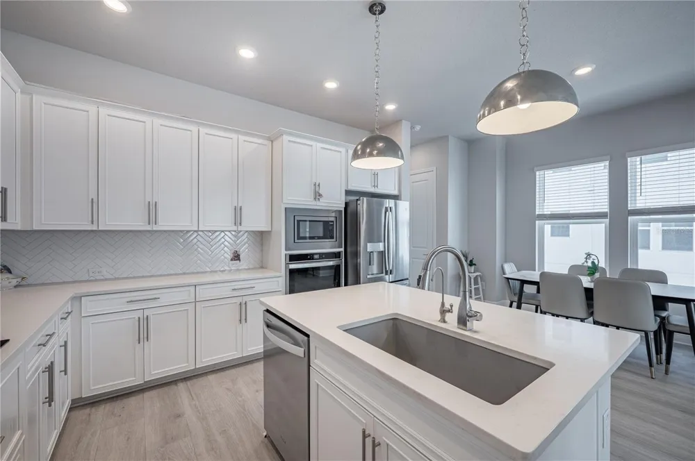 2400 EZZELL COURT Sarasota, FL 34237